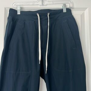 Vuori men’s meta joggers navy size medium